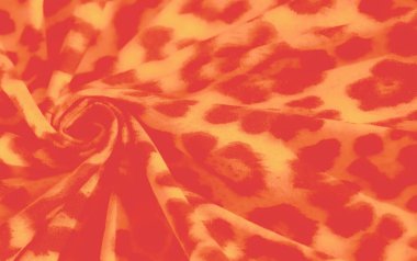 Kırmızı ve sarı kumaşlı bulanık, koyu leopar desenli soyut desenler. Canlı renkler ve yumuşak kıvrımlar yaratıcı moda ve dekor projeleri için lüks ve enerjik bir his sunuyor..