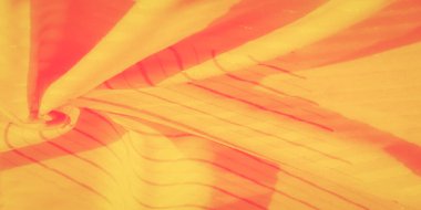 Parlayan sarı kumaşın parlak turuncu aksanlı yumuşak kıvrımlarını vurgulayan bulanık kumaş görüntüsü. Akan çizgiler pürüzsüz, pürüzsüz bir doku ve ışıl ışıl bir görünüm yaratır..