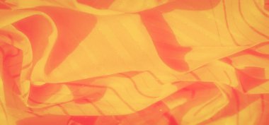 Zarif, dalgalı çizgili desenli parlak sarı kumaş bulanıklığı. Pürüzsüz yüzey ve parlayan ışık tasarım için mükemmel bir sıcak, dokulu soyut arkaplan oluşturur..