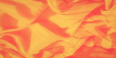 Zarif, dalgalı çizgili desenli parlak sarı kumaş bulanıklığı. Pürüzsüz yüzey ve parlayan ışık tasarım için mükemmel bir sıcak, dokulu soyut arkaplan oluşturur..