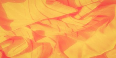 Yüzeyde soyut, kıvrımlı çizgileri olan yumuşak sarı kumaş bulanıklığı. Narin dokusu ve parlayan ışık bu soyut tasarımda bir hareket ve sıcaklık hissi verir..