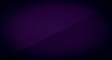 Katlanmış mor saten kumaşın bulanık görüntüsü, parlak dokuyu ve yumuşak örtüyü vurguluyor. Işık yansıması ışıltılı bir kalite ekler, bu da bunu harika bir görsel yapar.