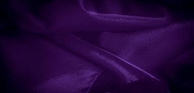 Bu koyu mor saten kumaş, parlak yüzeyinden yansıyan yumuşak ışıkla zahmetsizce akar. Zarif doku ve pürüzsüz kıvrımlar lüks, kadife gibi bir görsel cazibe yaratır..