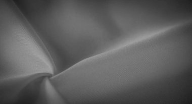 Bu gri pullu kumaşın pürüzsüz kıvrımları zarafet ve basitliği çağrıştıran yumuşak, akışkan bir doku yaratıyor. Hassas kırışıklıklar, kumaşın lüks ve ipeksi görünümünü vurgular..
