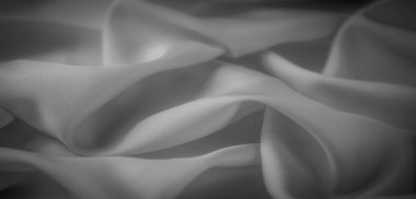 Bu gri pullu kumaşın ipeksi, pürüzsüz dokusu ince işçiliğinin altını çiziyor. Nazik, akışkan kıvrımlar, zarif ve sofistike tasarımlar için ideal bir görünüm sağlıyor..