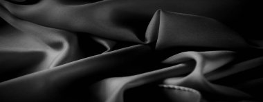 Bu gri pullu kumaşın ince kırışıklıklarını ve ince dokusunu bulanıklaştır. Yumuşak kıvrımlar hareket ve akış hissi yaratır, bu da onu arka plan veya tekstil tasarımı için mükemmel bir element yapar..