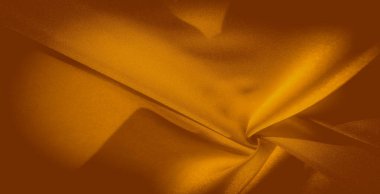 Bulanık sarı kumaş yumuşakça akar, kıvrılır ve zarif kıvrımlara dönüşür. İpeksi doku ışığı yansıtır, kumaşa pürüzsüzlüğünü arttıran parlak bir ışık verir..