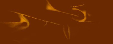 Görüntü boyunca yumuşak ışıkla vurgulanmış ince kıvrımlı turuncu bir kumaş dalgası akmaktadır. Kumaşın ince dokusu soyut bileşime boyut ve sıcaklık ekler..