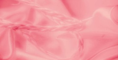 Merkezi örgülü, yumuşak, akan kıvrımlarla çevrili ipeksi pembe kumaş. Kibar kıvrımlar ve kıvrımlar saten dokuya derinlik katar, zarif ve lüks bir kompozisyon yaratır..