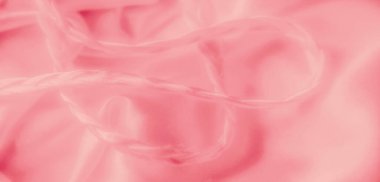 Görüntü. Örgü örülmüş detaylarıyla zarif pembe bir saten kumaş üzerinde yumuşak ve pürüzsüz kıvrımlar oluşturur. Parlak yüzey ışığı yansıtır, kumaşın lüks ve akışkan görünümünü güçlendirir..