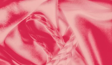 Karmaşık örgülü pembe saten kumaşın bulanık görüntüsü. Pürüzsüz, parlak yüzey ve ince kıvrımlar zarafet ve lüks tekstil tasarımını çağrıştırıyor..