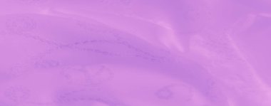 Hassas kıvrımları ve ince desenleri olan bulanık mor kumaş. Kumaş nazikçe akıyor, rahatlatıcı ve sakin bir görsel deneyim yaratıyor modern tasarım için mükemmel..