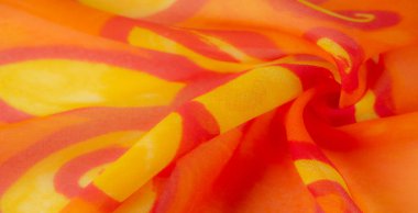 Bulanık turuncu ve sarı kumaş, kıvrımlı soyut desenler, canlı ve akışkan bir doku yaratır. Kumaşın yumuşak kıvrımları pürüzsüz ve zengin renklerini sergiliyor. Sıcaklık katmak için mükemmel.