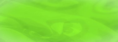 Görüntü. Yumuşak, akıcı kıvrımları ve ince soyut girdapları olan neon yeşil kumaş. Parlak renk, yumuşak desenlerle çelişiyor. Parlak bir enerji yayan pürüzsüz ve parlak bir doku oluşturuyor..