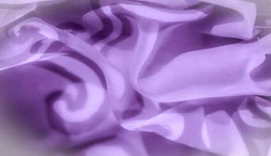 Yumuşak, akışkan mor kumaş, soyut girdaplar ve kıvrımlarla pürüzsüz ve dinamik bir kompozisyon oluşturur. Yumuşak kıvrımlar ve yumuşak doku bir hareket ve derinlik hissi ekler..