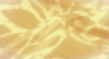 Organik şekilli ve akışkan kıvrımlı soyut sarı kumaş bulanıklığı, sıcak ve doğal bir doku sağlıyor. Tasarım hafifçe aydınlatılıyor, rahatlatıcı, nazik bir estetik yaratıyor..