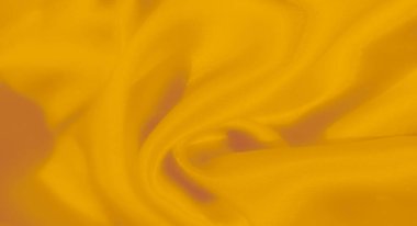 Bulanık sarı kumaş ince dantel desenleri sarar, dantel ve kumaş arasında pürüzsüz bir bütünlük oluşturur, yumuşak odaklı görsel zarafette hem dokuyu hem de zarafeti vurgular..