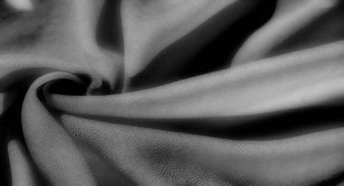 Siyah, Görüntü, gri tonda akışkan kumaş yumuşak kıvrımlar ve gölgelerle karmaşık ayrıntılar yakalar, modern ama zarif bir tarzı çağrıştıran dokulu ve soyut desenler yaratır..