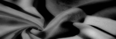 Siyah, Görüntü, gri tonda akışkan kumaş yumuşak kıvrımlar ve gölgelerle karmaşık ayrıntılar yakalar, modern ama zarif bir tarzı çağrıştıran dokulu ve soyut desenler yaratır..