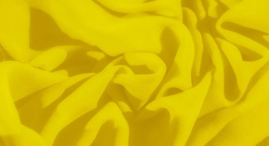 Pürüzsüz ve pürüzsüz bir dokuyu çağrıştıran parlak sarı kumaş kıvrımlarını bulanıklaştırır. Zengin sarı renk dinamik bir dokunuş ekliyor, görsel olarak çarpıcı bir etki yaratıyor..
