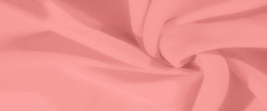 Yumuşak bir dokusu olan bulanık pastel pembe kumaş kıvrımları hareket ve lüks hissi yaratır. Yüzeydeki ışığın etkileşimi bu zarif maddeye boyut ve yumuşaklık ekler.