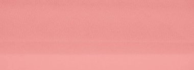 Yumuşak mercan kumaşının bulanıklığı dalga gibi kıvrılarak zarif ve dinamik bir yüzey oluşturur. Bu kıvrımlar pembe ve mercanın ince tonlarını akıcı bir şekilde yansıtıyor..