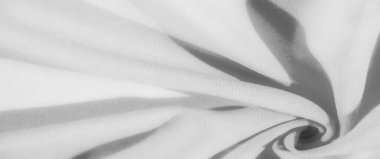 Karmaşık kıvrımları ve kıvrımları olan bulanık, nazik gri tonlu kumaş, maddenin hareketini yumuşak ve akıcı bir şekilde gösteriyor. Gölgeler hassas dokuyu ve pürüzsüz yüzeyi vurgular.