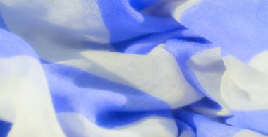 Yumuşak, akışkan kıvrımlı mavi ve beyaz kumaştan oluşan bulanık, minimalist ve soyut tasarımlar için mükemmel sakin ve narin bir doku yaratıyor. Tekstil geçmişi için ideal.