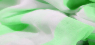 Açık yeşil ve beyaz kumaşlı bulanık yumuşak dalgalarla sarmalanmış. Pürüzsüz dokusu ve canlı renkleri modern, pürüzsüz bir desen sağlıyor. Tekstil ve moda tasarımı için mükemmel..