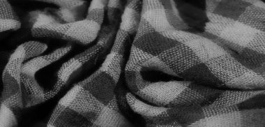 Gri tonlu kumaş, aydınlık ve karanlık denetimlerin karmaşık desenlerinde yumuşak, dokuma bir doku sergiliyor. Katlar derinlik yaratır, dokunsal kaliteyi arttırır.,