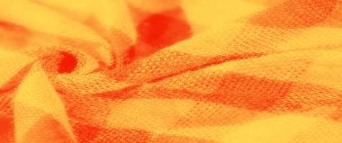 Bulanık, turuncu ve sarı renkli, sıcak renkli damalı kumaş. Doku kıvrımları derinlik ve boyut ekler, bu kumaşı tasarım projelerinde veya ev dekoru aksanında kullanmak için mükemmel hale getirir..