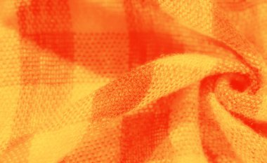 Bulanık sarı ve turuncu kumaşlı, dokulu ve yumuşak kıvrımlı. Dinamik renk kontrastı ve dokuma malzemesi bu kumaşı tekstil kullanımı veya dekoratif aksan olarak ideal hale getirir.