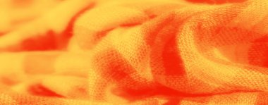 Yumuşak kıvrımlı ve detaylı dokusu olan sarı ve turuncu kareli kumaş, karmaşık dokuma ve canlı renkleri vurguluyor. Tekstil tasarımı ve yaratıcı ilham için mükemmel..