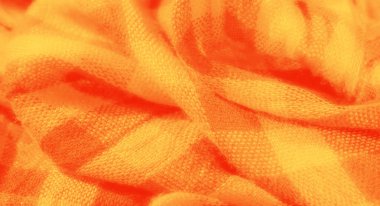 Yumuşak kıvrımlı ve detaylı dokusu olan sarı ve turuncu kareli kumaş, karmaşık dokuma ve canlı renkleri vurguluyor. Tekstil tasarımı ve yaratıcı ilham için mükemmel..