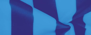 Görüntü yumuşak mavi ve derin donanma kıvrımlarını yakalıyor. Dalgalı bir desen oluşturuyor. Huzurlu ve pürüzsüz bir dokuyu çağrıştırıyor. Gölgeler boyutsal etkiyi güçlendirir