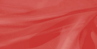 Bulanık kırmızı kumaştan ince kıvrımlar büyüleyici bir ışık ve gölge oyunu yaratır. Kumaşın yumuşak dokusu ve derinliği her kıvrım ve kıvrımda vurgulanır..