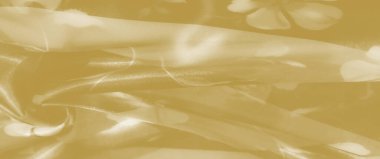 Zayıf çiçek aksanıyla süslenmiş yumuşak sarı kumaş bulanıklığı hoş, zarif bir ortam yakalıyor. Yumuşak kıvrımlar ve katmanlı dokular dingin bir ortam için sıcak ve davetkar bir zemin oluşturur..