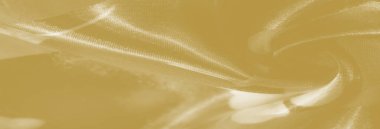 Yumuşak altın kumaştan bulanık kıvrımlar, ince renklerle ipek gibi pürüzsüz bir doku yayıyor. Yüzeydeki nazik ışık oyunu, kumaşın cazibesini arttıran sıcak ve zarif bir parıltı ekler..