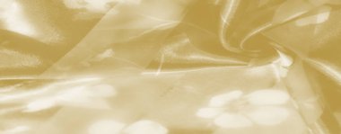 Yumuşak kıvrımlı ve soluk çiçekli narin sarı kumaş bulanıklığı, yumuşak ışıkla yıkanmış. Katmanlı, nazik doku, sakin, rahat bir görünüş yaratır, zarif bir arka plan için mükemmeldir..