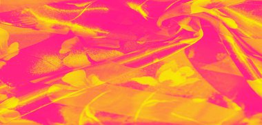 Yumuşak, üst üste binen katmanlı neon pembe ve sarı kumaş bulanıklığı, çiçek motifleriyle sıcak bir parıltı yakalıyor. Kumaşın yumuşak dokusu görsel olarak çekici bir bileşim oluşturuyor..