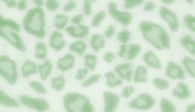 Yüzeyde yumuşaklık ve organik akışı çağrıştıran zarif ve dokulu bir görünüm yaratan leopar esinlenilmiş yeşil bir kumaşın bulanık görüntüsü..