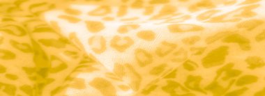 Hassas leopar desenli bulanık sarı kumaş moda ve iç tekstil uygulamaları için uygun sıcak ve davetkar bir tasarımı geliştiriyor..