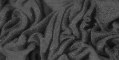 Derin kırışıklıkları ve yumuşak kıvrımları olan bulanık siyah tekstil dinamik bir doku yaratıyor. İnce gölgeler tek renkli kumaşa derinlik getiriyor, zarif arka planlar için ideal..