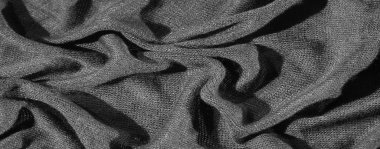 Katmanlı kareli desenli Bulanık Yeşil kumaş dokunmuş yapısını vurguluyor ve kumaşların üzerindeki ışık ve gölge karışımından derinlik ekliyor.