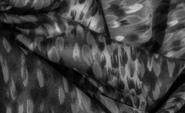 Bulanık etki yumuşak dalgalar ve akışkan dokularla kumaşın gri tonlamasını arttırarak sanatsal tasarımlar için mükemmel bir görsel cazibe yaratır..