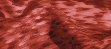 Akan kırmızı kumaş bulanıklığı ince bir organik desen ve yumuşak kıvrımlar gösteriyor. Işık ve gölgeyle güçlendirilmiş pürüzsüz doku, maddenin yüzeyine derinlik ve sıcaklık getirir..