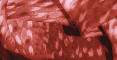 Görüntü, zengin kırmızı kumaş parçalanmış soyut desenler, kıvrımlı kıvrımlar, derinlik ve hareket getiriyor. Zarif tekstil tasarımları ve lüks iç dekorasyon için ideal..