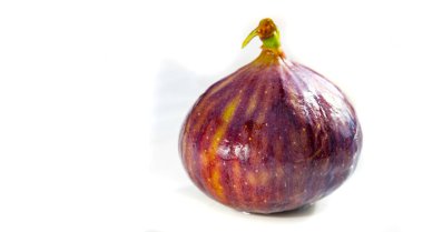 Düzgünce düzenlenmiş incir grubu, yarıya bölünmüş olanlar da dahil, karışık tohum desenlerini ve sulu kırmızı eti ortaya çıkarır. Pırıl pırıl mor deriler görüntüyü güzelleştirir..