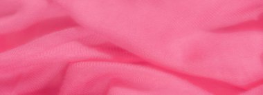 Pürüzsüz kıvrımlarda parlak pembe kumaş bulanıklığı, parlak bir renkle yumuşak, akışkan dokular yaratıyor. Bu hassas tekstil arka planı zarafeti artırır ve tasarımlara renk katar.