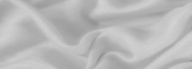 Yumuşak katlanmış beyaz kumaş bulanıklığı ve pürüzsüz, akıcı bir dokusu var. Sakin, tek renkli görünüm, arka plan ya da tekstil tasarım uygulamaları için idealdir..